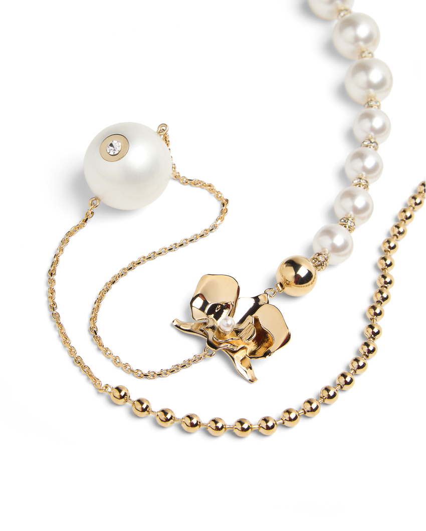 Long pearl necklace with orchid detail