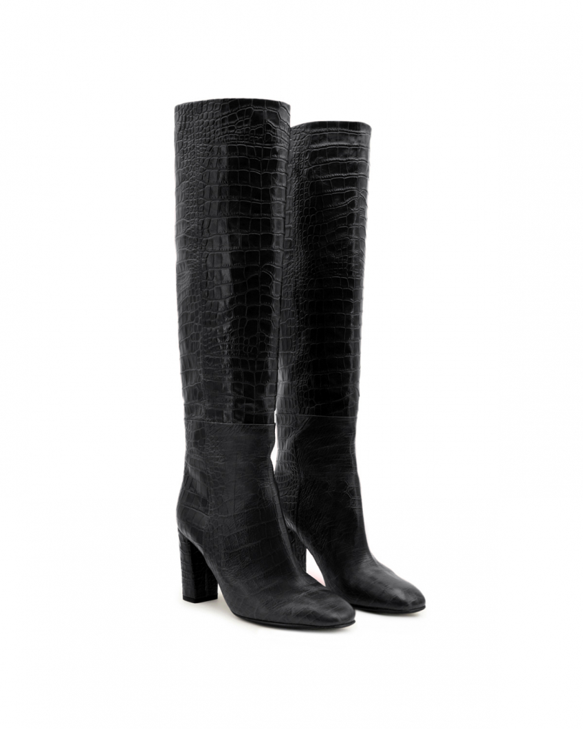 Black leather boots with round toe