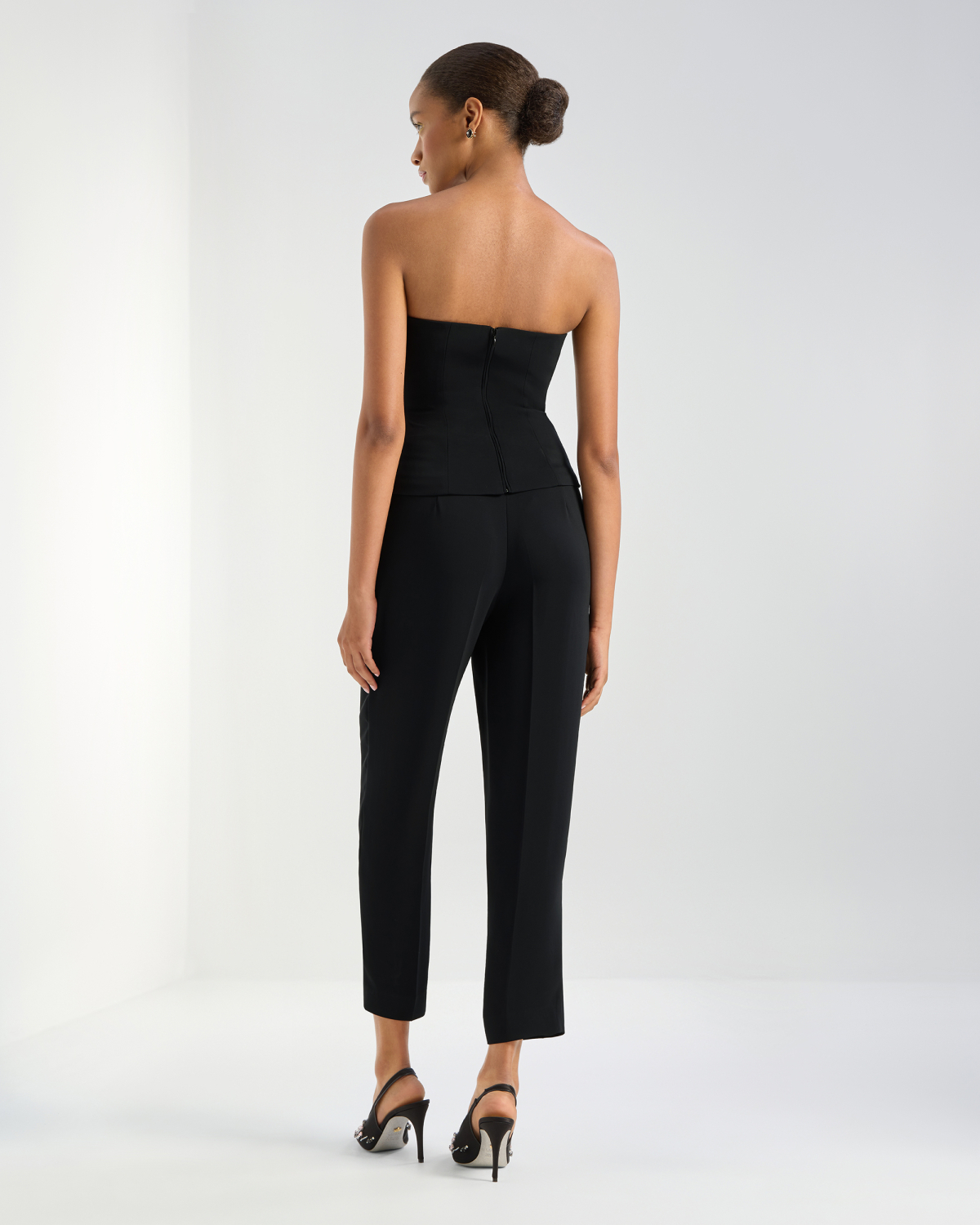 Top bustier in cady con scollo ricamato | Collezione Cruise 2026, Private sale summer 26, Saldi, Top & Bluse | Genny