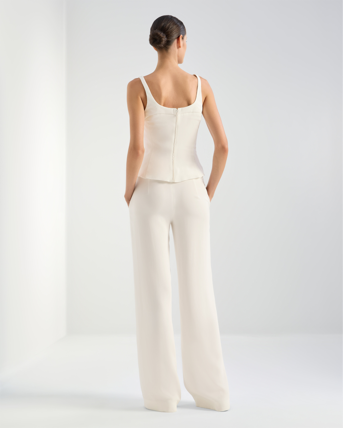 Top con scollo e spalline ricamati | San Valentino, Collezione Cruise 2026, Private sale summer 26, Top & Bluse | Genny