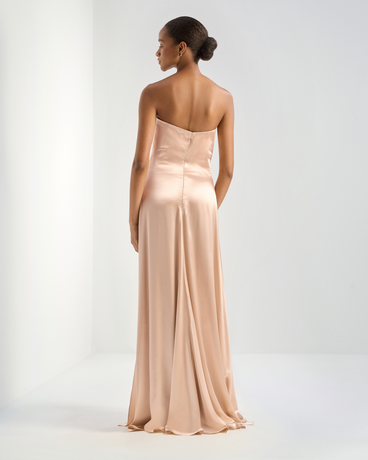 Satin gown with embroidered lapel | Cruise 2026 Collection, Sale 40%, Saldi, Dresses & Jumpsuits | Genny