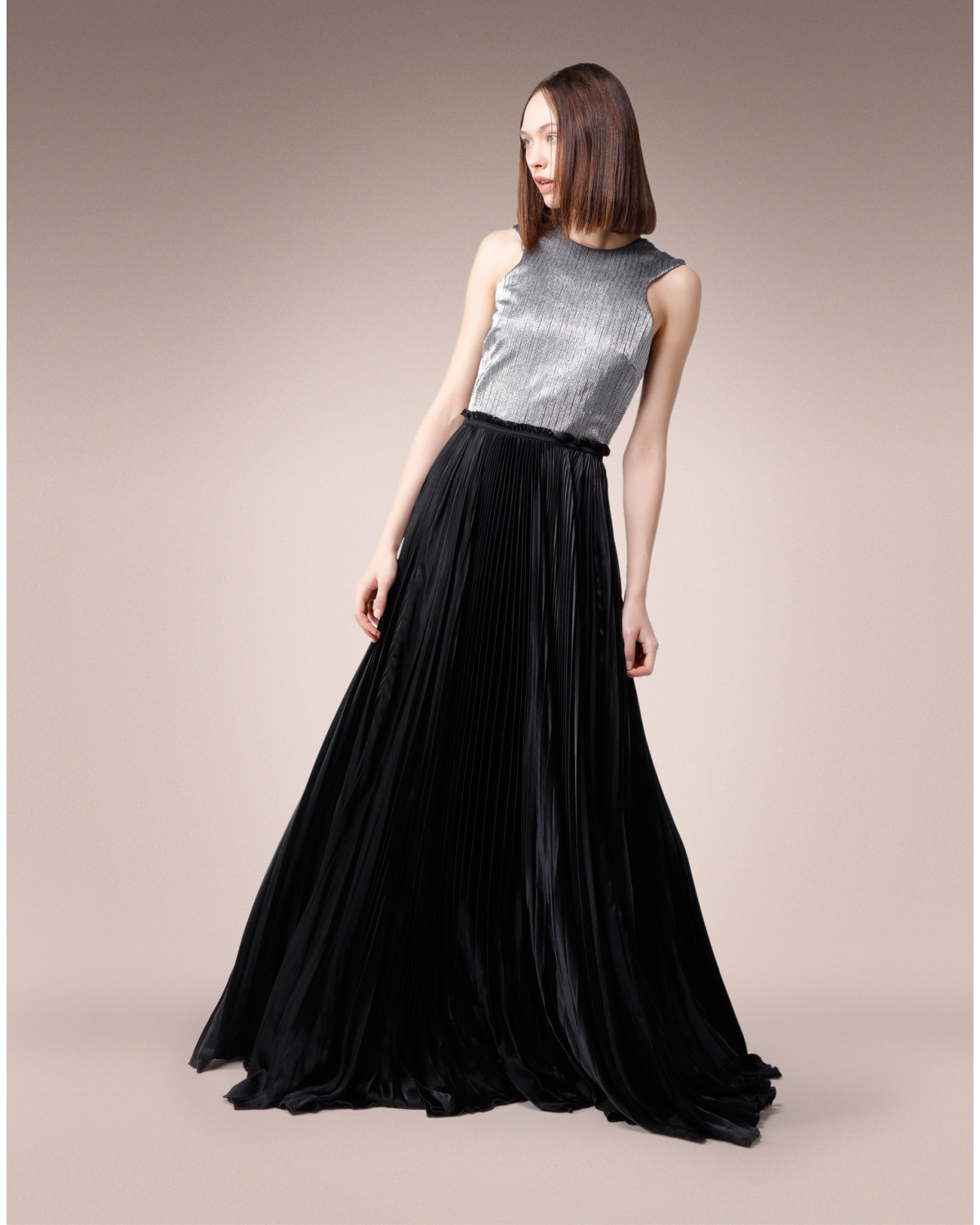 Long dress with contrasting fabric body | -40% | Genny