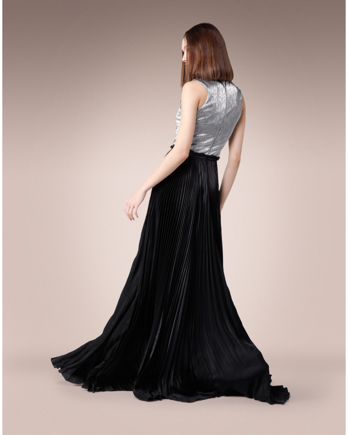 Long dress with contrasting fabric body | -40% | Genny