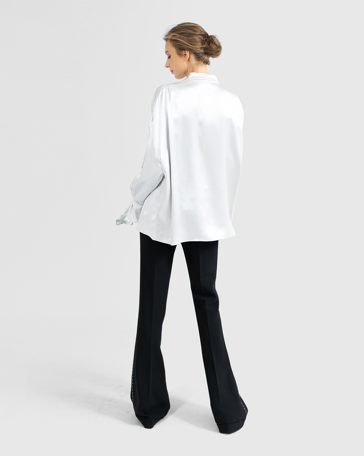 Grey sustainable silk blouse | The sustainable wardrobe | Genny